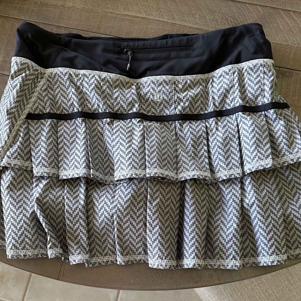 Lululemon Athletica Black and White Chevron Mini Skirt